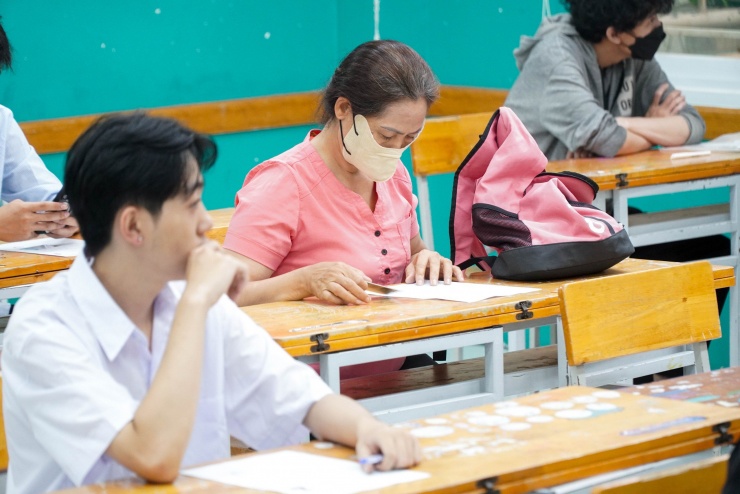 Thi tốt nghiệp THPT 2025: Khát vọng của những thí sinh lớn tuổi - 4