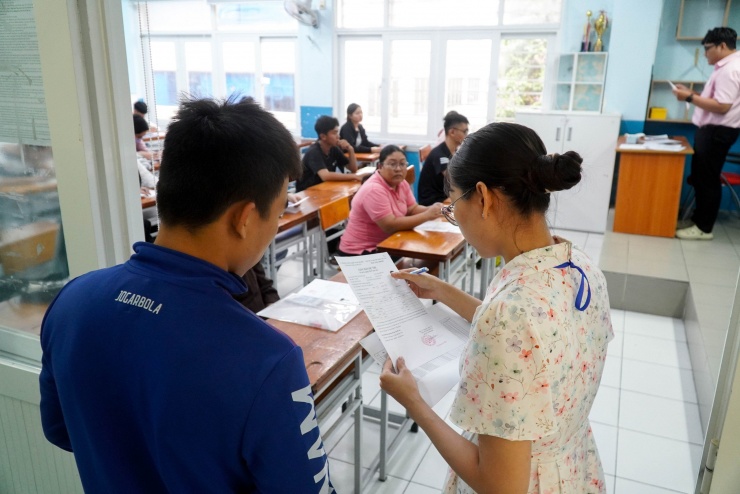 Thi tốt nghiệp THPT 2025: Khát vọng của những thí sinh lớn tuổi - 7
