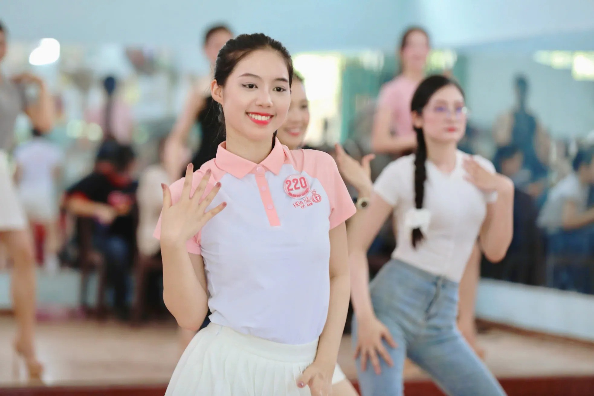 Thí sinh có hơn 40 người thân vào Huế cổ vũ trong đêm chung kết Hoa hậu Việt Nam - 1