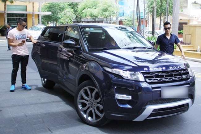 Ngoài chiếc Bentley màu trắng, Việt Anh còn sở hữu một chiếc khác có giá gần 5 tỷ đồng