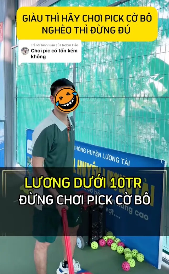Mới đây, một đoạn video lan truyền trên TikTok với nội dung: “Thu nhập dưới 10 triệu thì thực sự không nên chơi pickleball, khi nào có nhiều tiền thì hẵng chơi"