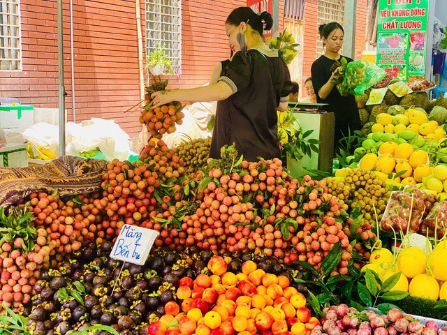 Hiện nay, trên thị trường có nhiều loại măng cụt, bao gồm cả măng cụt nhập khẩu và măng cụt trồng trong nước.