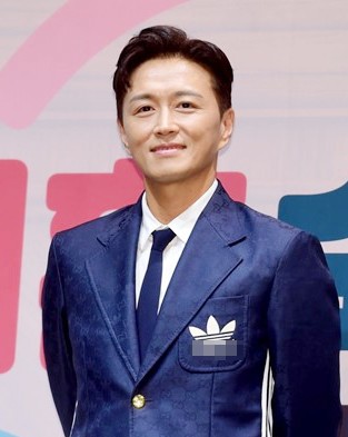 Jin Tae Hyun chia sẻ việc bị ung thư. Ảnh: Hankyung.