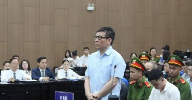 Chủ tịch Tập đoàn Phúc Sơn mang 500.000 USD chú...