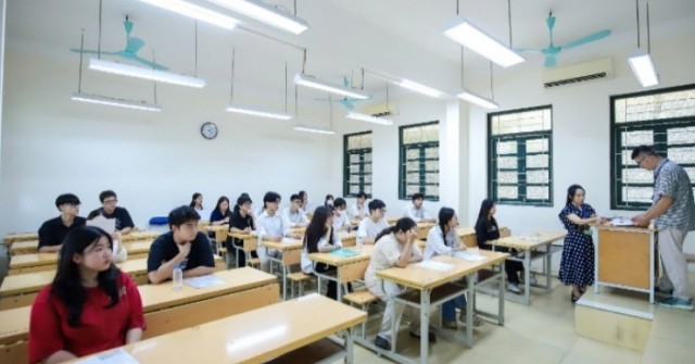 Sáng nay, gần 1,17 triệu thí sinh thi môn đầu tiên kỳ thi tốt nghiệp THPT 2025