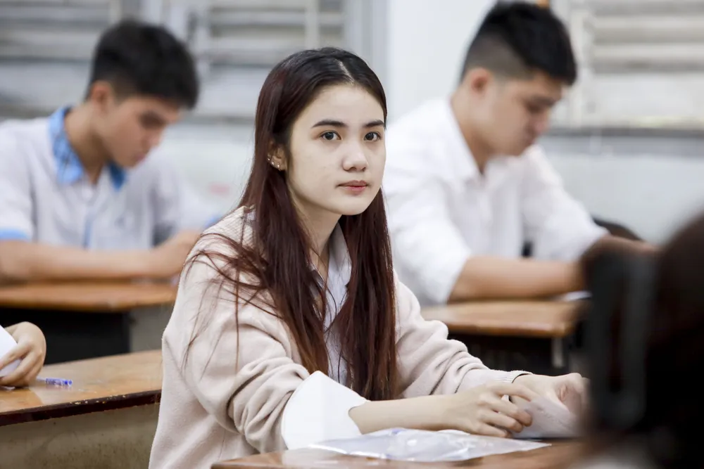 Sĩ tử đặc biệt trong ngày làm thủ tục thi tốt nghiệp THPT 2025 tại TP.HCM - 9