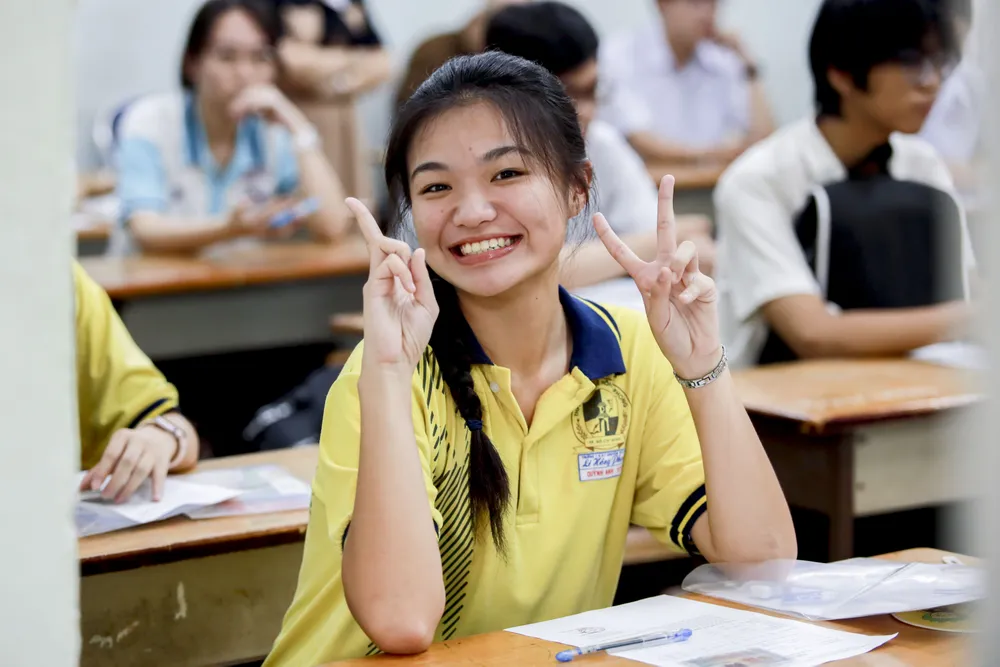 Sĩ tử đặc biệt trong ngày làm thủ tục thi tốt nghiệp THPT 2025 tại TP.HCM - 10