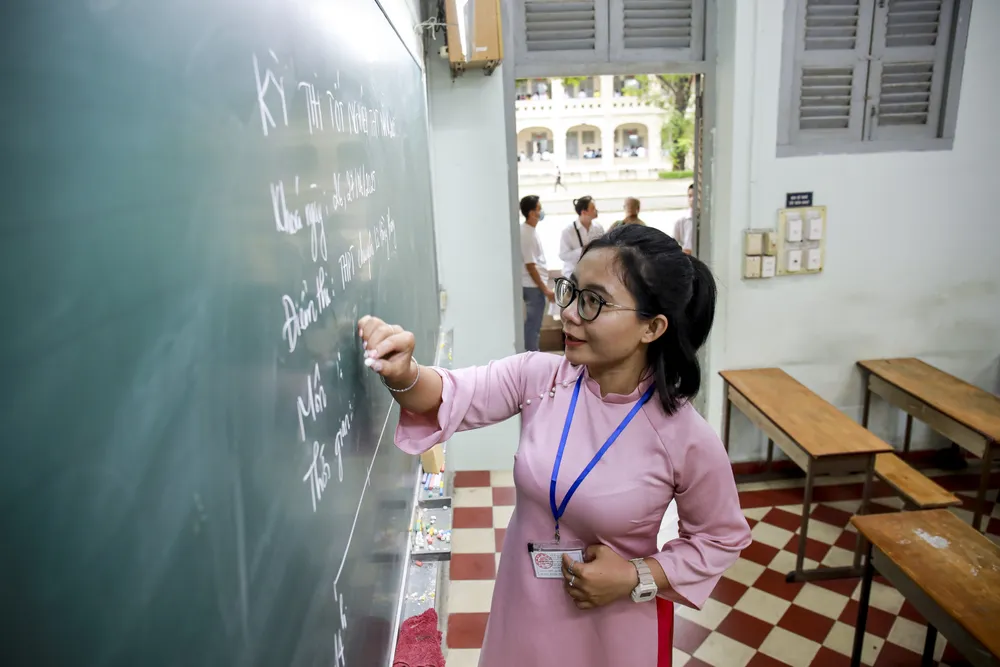 Sĩ tử đặc biệt trong ngày làm thủ tục thi tốt nghiệp THPT 2025 tại TP.HCM - 8