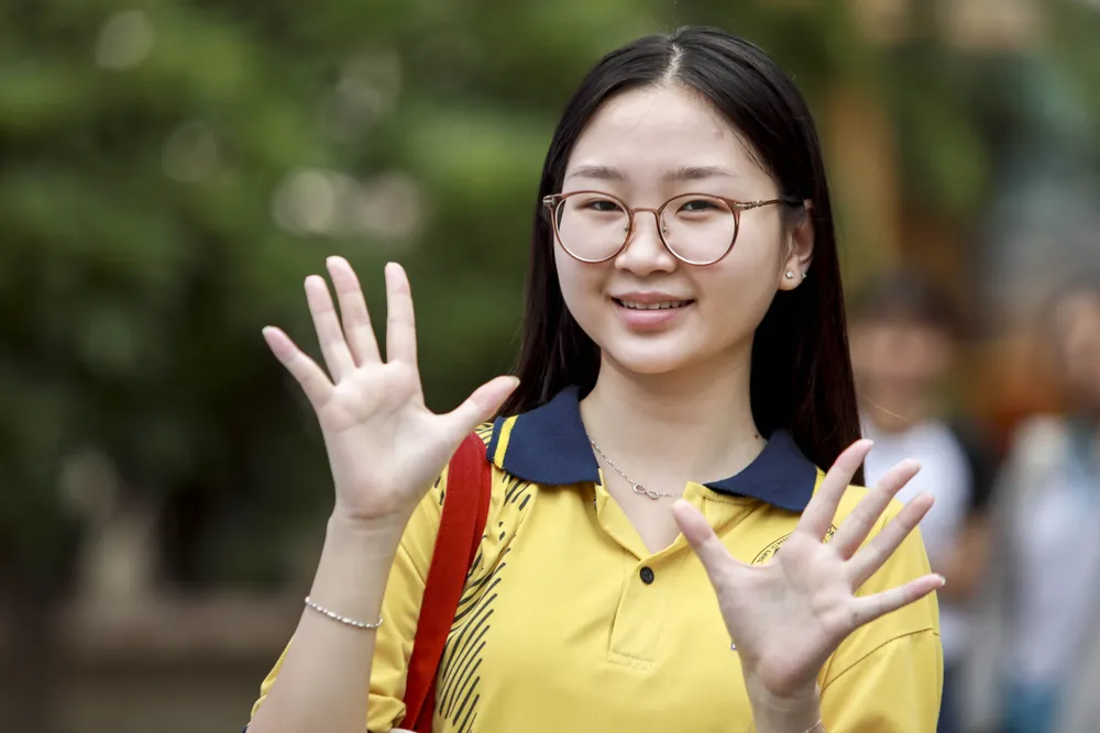 Sĩ tử đặc biệt trong ngày làm thủ tục thi tốt nghiệp THPT 2025 tại TP.HCM - 12