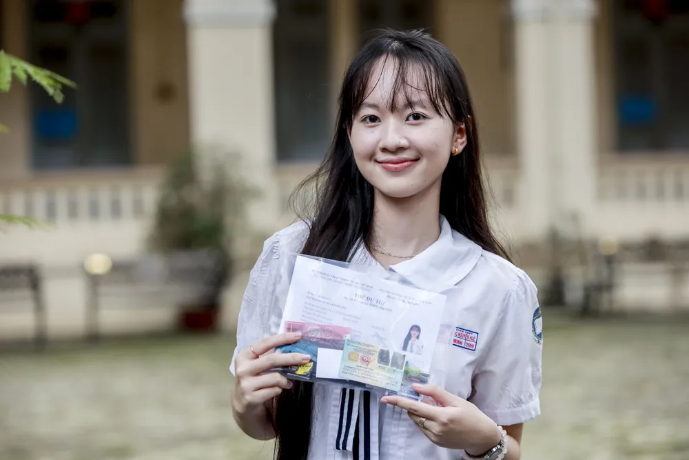 Sĩ tử đặc biệt trong ngày làm thủ tục thi tốt nghiệp THPT 2025 tại TP.HCM - 6