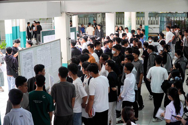 Thi tốt nghiệp THPT 2025: Khát vọng của những thí sinh lớn tuổi - 1