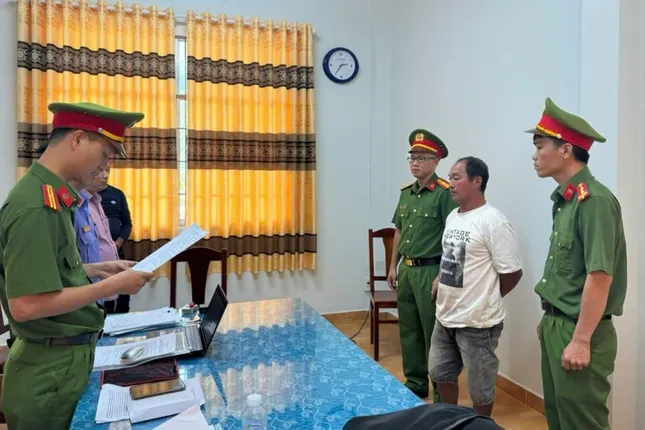 Các đối tượng bị khởi tố, bắt tạm giam.