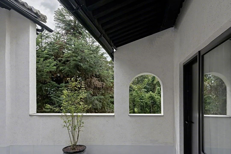 Anh xuất thân từ gia đình nghèo khó, thấu hiểu những hy sinh của cha mẹ để nuôi dạy con cái. Khi có điều kiện kinh tế, anh không chọn gửi cha mẹ vào viện dưỡng lão hay thuê người chăm sóc, mà muốn làm điều đặc biệt để báo hiếu.
