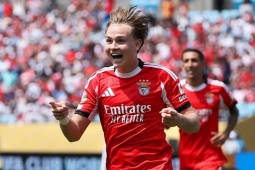 Người hùng giúp Benfica có chiến thắng lịch sử trước Bayern Munich đang kiếm tiền thế nào?