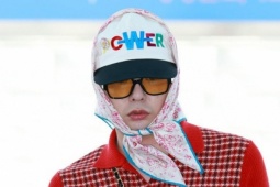 Thời trang ' bà thím ' của G-Dragon
