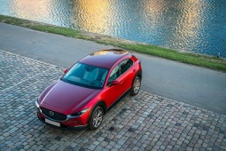 Giá xe Mazda CX-30 niêm yết và lăn bánh tháng 6/2025