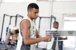 Mbappe tiều tụy vì sút 5kg, trở lại tập luyện cho đại chiến Real Madrid - Salzburg