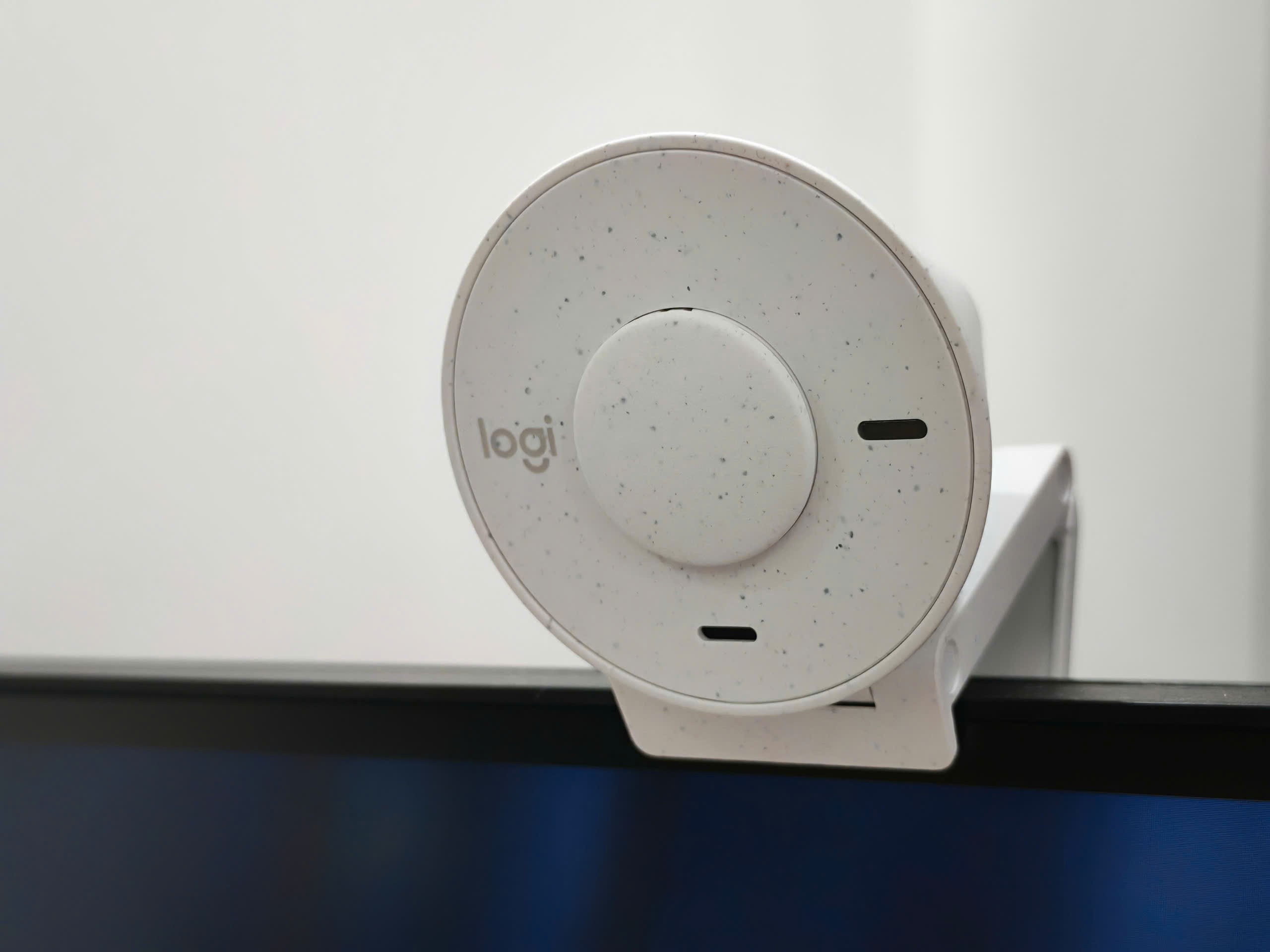 Logitech Brio 300: Webcam máy tính gọn nhẹ, độ nét Full HD - 3