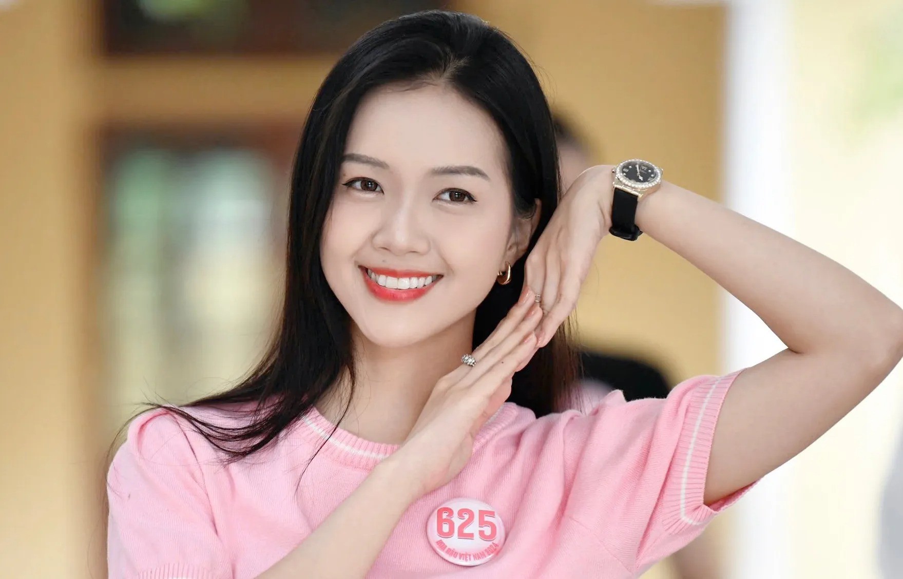 Thí sinh Nguyễn Mai Phương (trái), Nguyễn Hoàng Mỹ Vân trong buổi tập trước đêm chung kết. Ảnh: Trọng Tài.