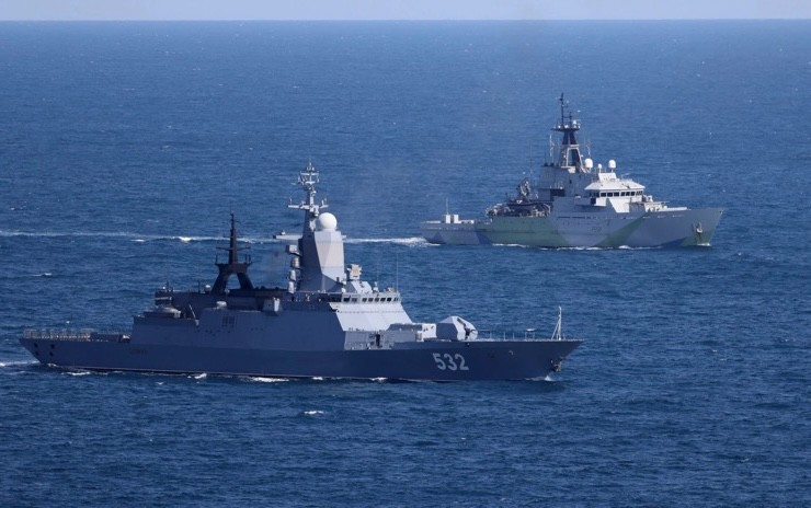 Tàu hộ vệ tên lửa Boikiy của Nga đi qua eo biển Manche vào tháng 3/2025. Ảnh: Telegraph.