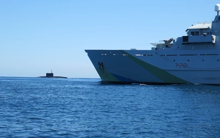 Tàu ngầm Krasnodar, lớp Kilo của Nga bị phát hiện đi qua eo biển Manche vào tháng trước. Ảnh: Telegraph.