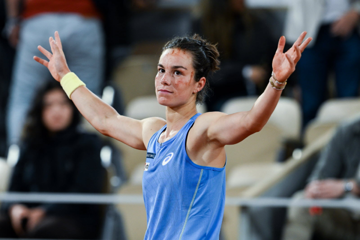 Lois vào tứ kết Roland Garros tại sân nhà, song Wimbledon là sân chơi rất khác