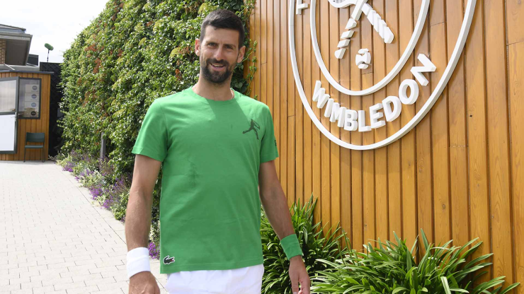 Nole luyện tập cùng Tsitsipas