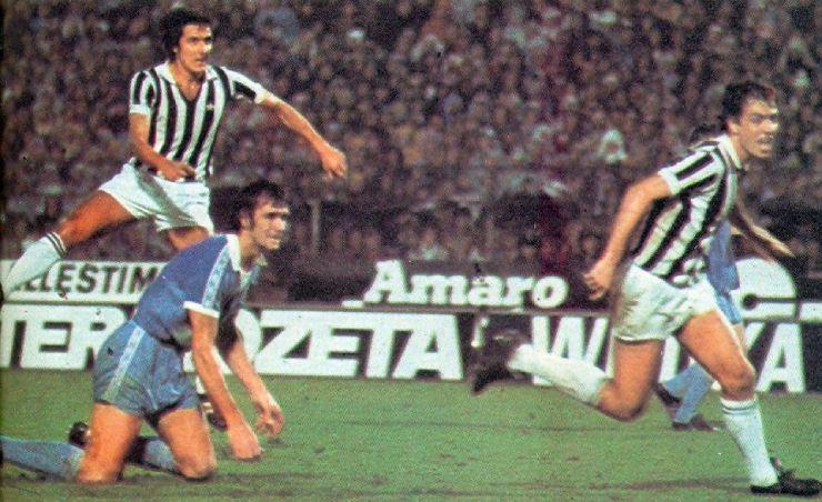 Juventus (áo sọc đen trắng) luôn là nỗi ám ảnh của Man City