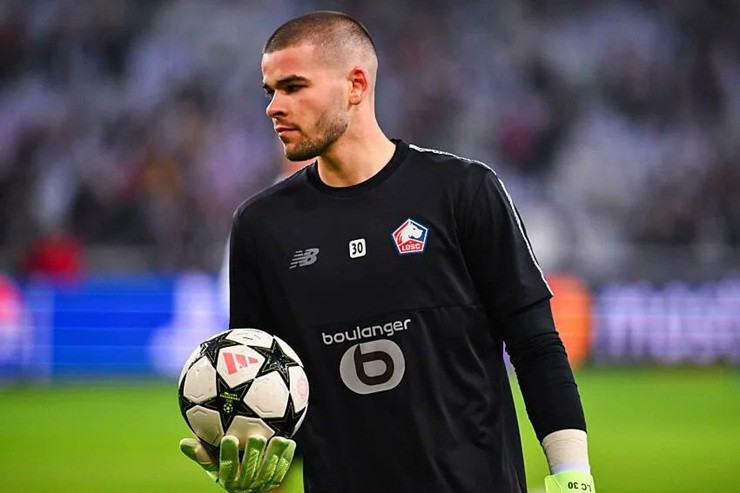 Chevalier lọt vào đội hình tiêu biểu Ligue 1 mùa giải 2024/25, giữ sạch lưới 11 trận