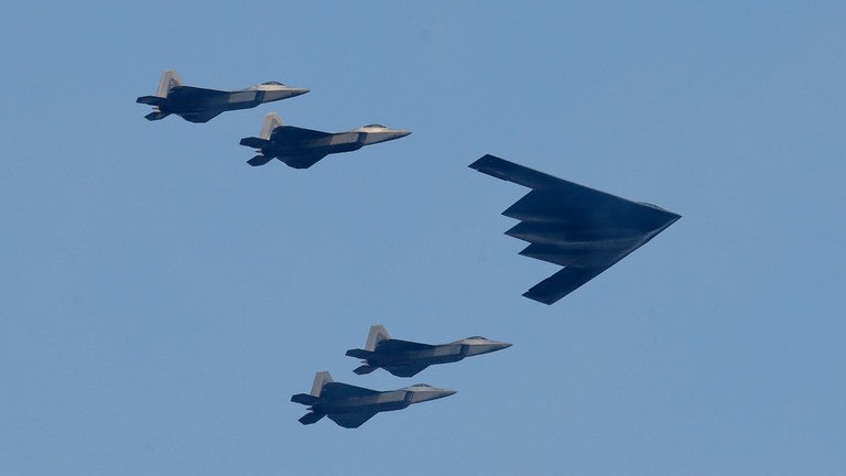 &nbsp;Phi đội máy bay ném bom B-2 của Mỹ (ảnh: Getty)