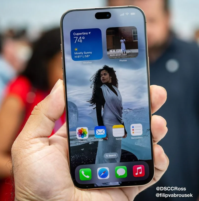 2 phiên bản concept thiết kế của iPhone 18 Pro.