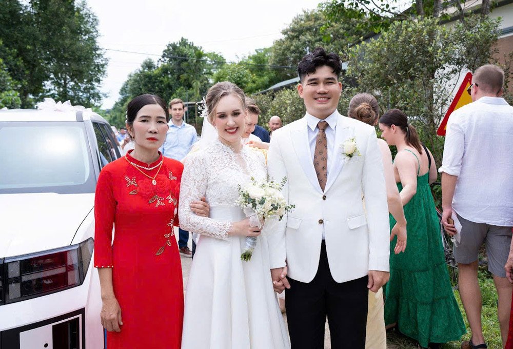 Cưới chàng trai Hà Tĩnh, cô dâu Phần Lan được cả làng khen xinh - 5