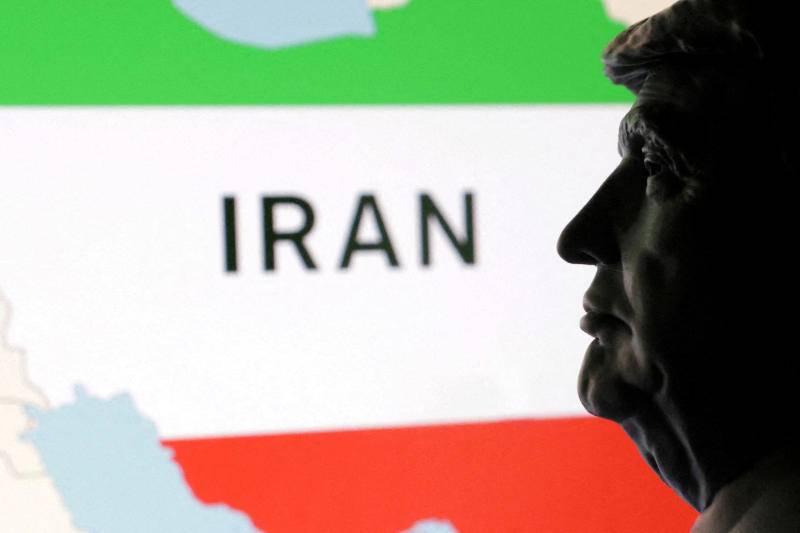 Ông Trump bất ngờ "bật đèn xanh" cho Trung Quốc mua dầu Iran: Giới chức Mỹ phản ứng ra sao? - 1