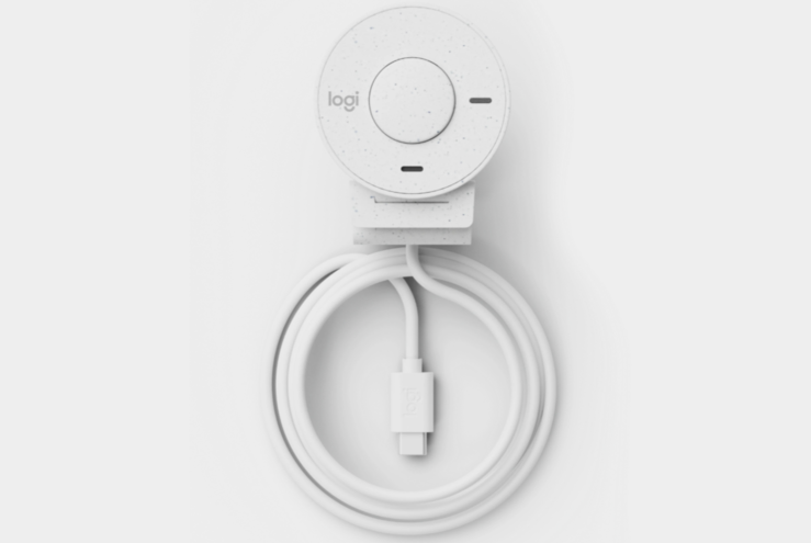 Logitech Brio 300 rất nhẹ và nhỏ gọn, gồm chiếc webcam và cáp USB-C nối cố định phía sau.