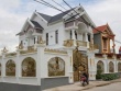 Hàng trăm cảnh sát vây bắt nhóm lừa đảo, hình ảnh nhà của đối tượng cầm đầu gây chú ý