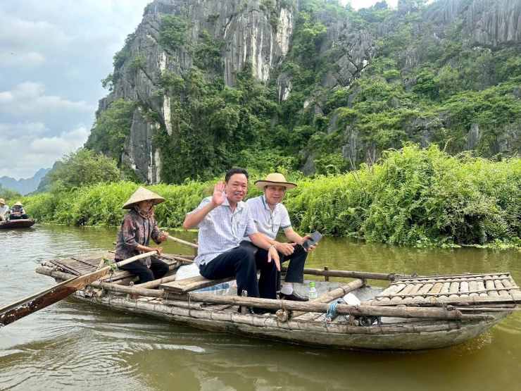 &#39;Vịnh không sóng&#39; ở Ninh Bình đẹp hoang sơ, có loài quý hiếm bậc nhất thế giới - 4