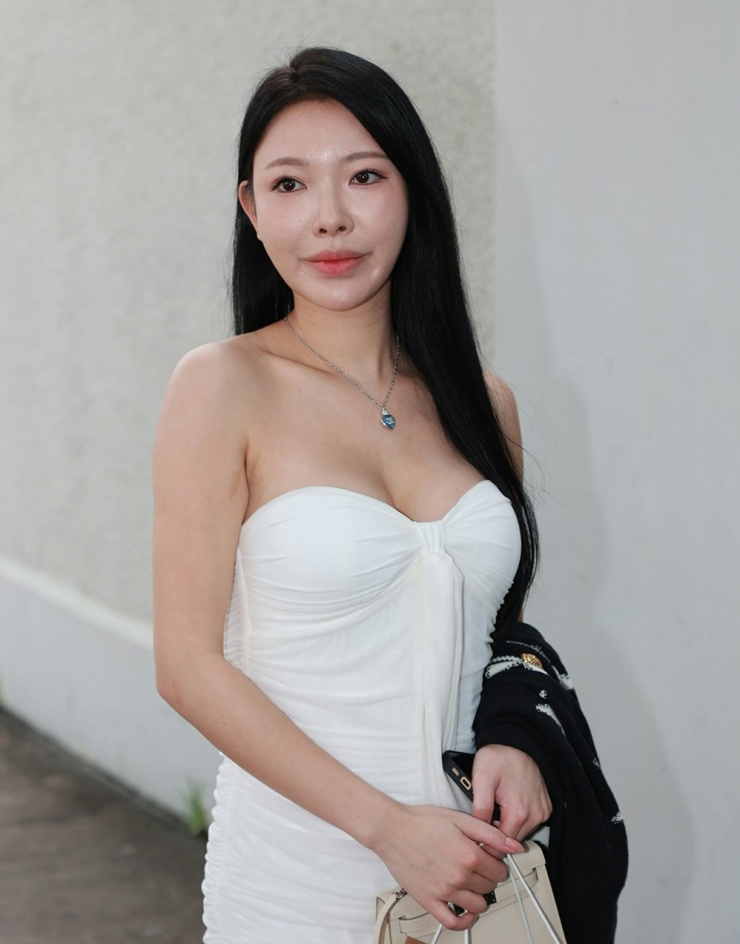 Luna, 27 tuổi.