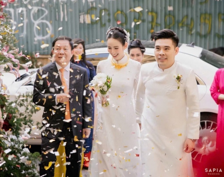 Hương Liên và ông xã đã tổ chức lễ ăn hỏi vào đầu tháng 6 vừa qua