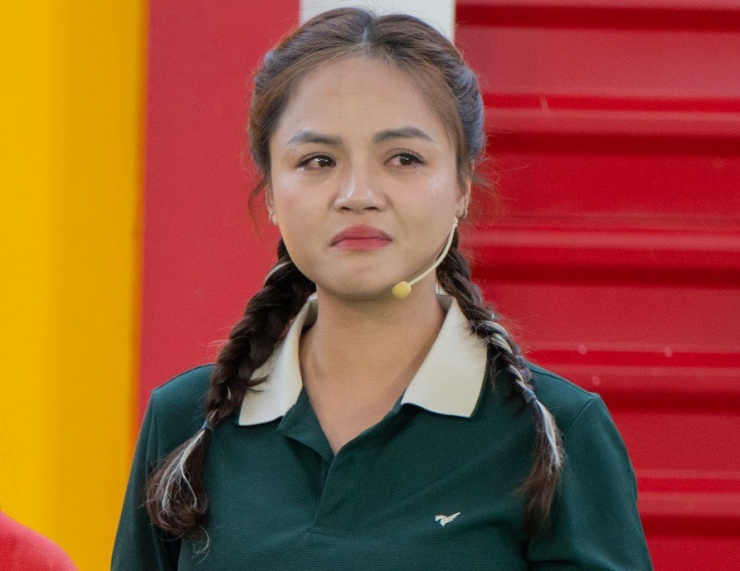 Thu Quỳnh bật khóc