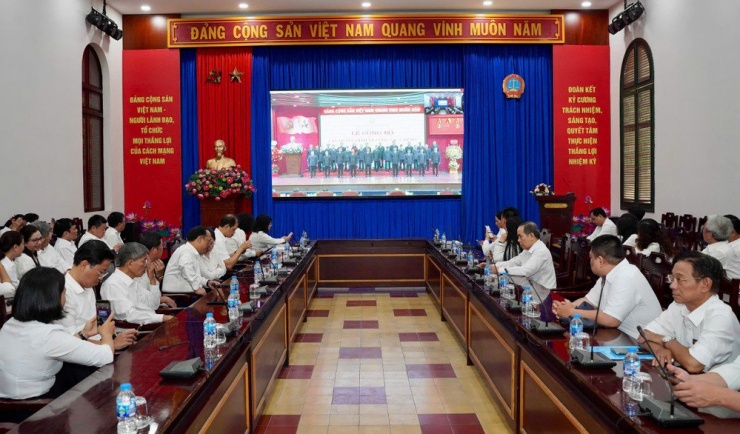 Lễ công bố các Quyết định của Chánh án TAND Tối cao về công tác cán bộ được tổ chức hình thức tập trung và trực tuyến đến các tòa án. Ảnh: THUẬN VĂN