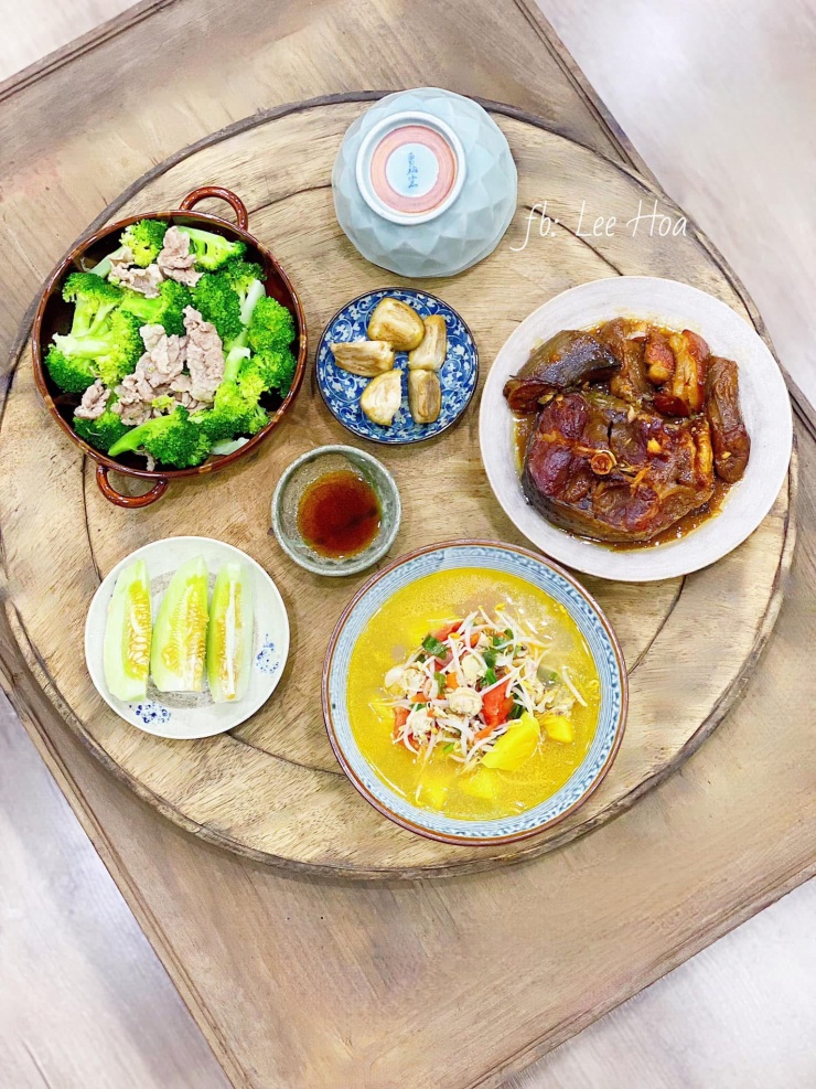 Gợi ý mâm cơm mùa hè đơn giản nhưng đầy đủ dinh dưỡng và màu sắc bắt mắt