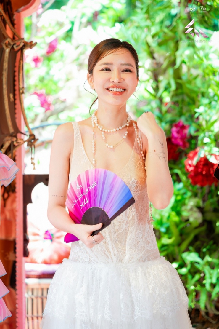 Phong cách gợi cảm của &#39;Em xinh&#39; Bích Phương - 3
