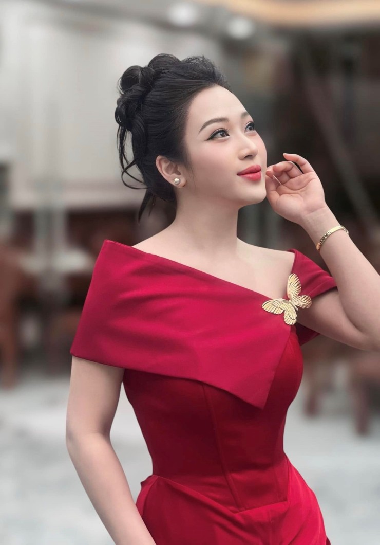 Từ đó đến nay, Hellen Thủy vẫn gắn bó với công việc tại Đoàn Văn công Bộ đội Biên phòng, đồng thời nhận lời biểu diễn tại nhiều chương trình nghệ thuật lớn trong và ngoài ngành.

