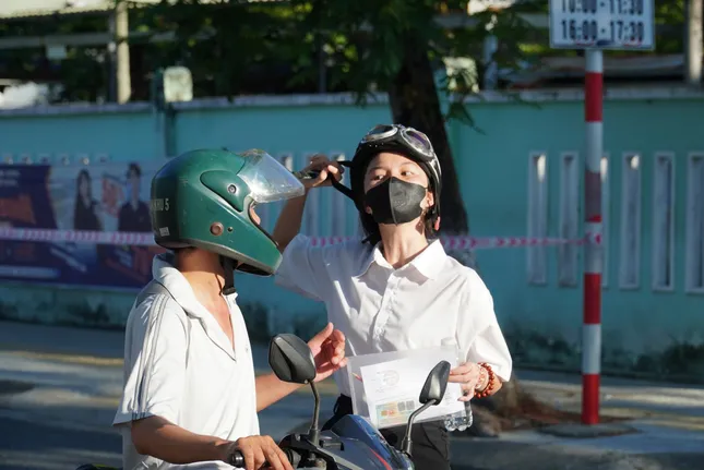 Sỹ tử hoàn thành bài Ngữ Văn, đề dễ thở, thí sinh phấn khởi - 21