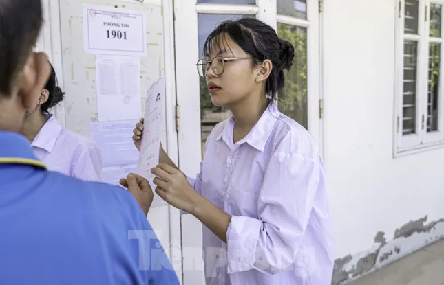 Sỹ tử hoàn thành bài Ngữ Văn, đề dễ thở, thí sinh phấn khởi - 39