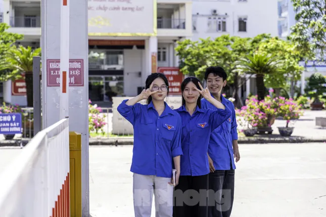Sỹ tử hoàn thành bài Ngữ Văn, đề dễ thở, thí sinh phấn khởi - 43