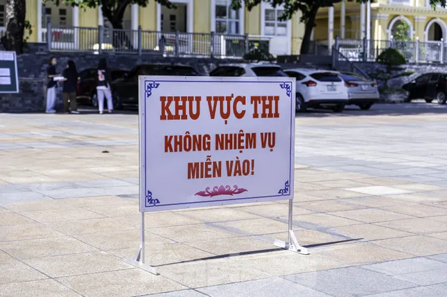 Sỹ tử hoàn thành bài Ngữ Văn, đề dễ thở, thí sinh phấn khởi - 40