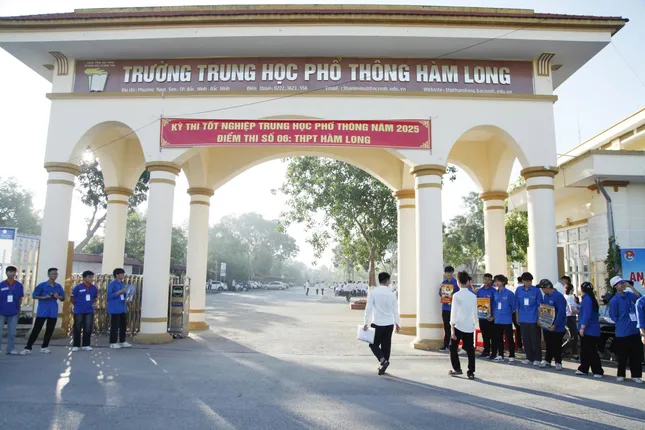 Sỹ tử hoàn thành bài Ngữ Văn, đề dễ thở, thí sinh phấn khởi - 34