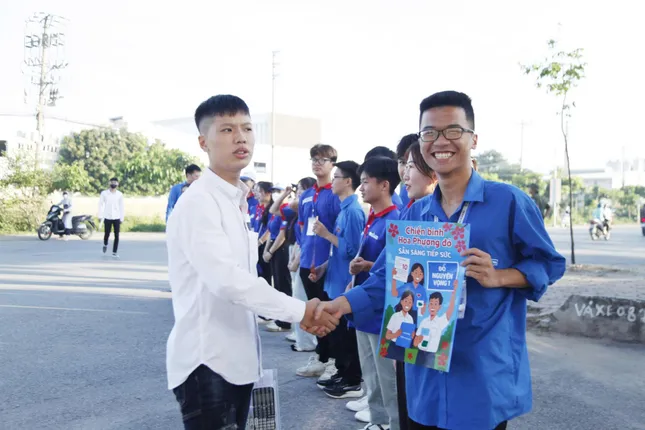 Sỹ tử hoàn thành bài Ngữ Văn, đề dễ thở, thí sinh phấn khởi - 31
