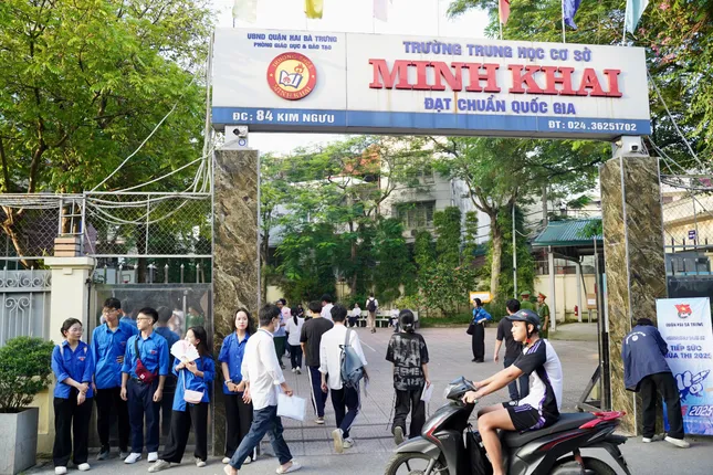 Sỹ tử hoàn thành bài Ngữ Văn, đề dễ thở, thí sinh phấn khởi - 55